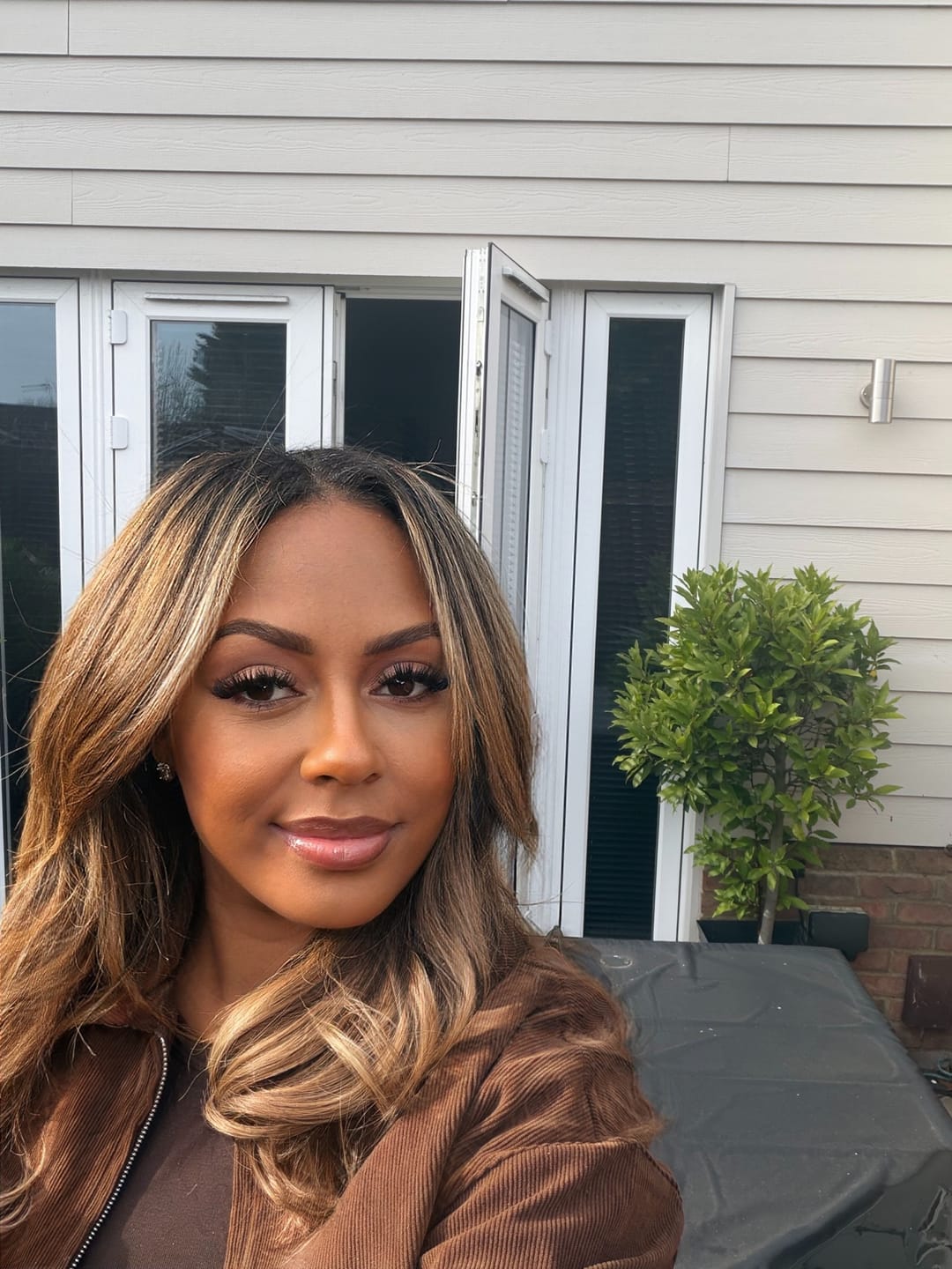 Customer photo review of Stranded 16" One Piece Flicky Clip-in Hair Extension - Colour #8/10 Baby Bronde