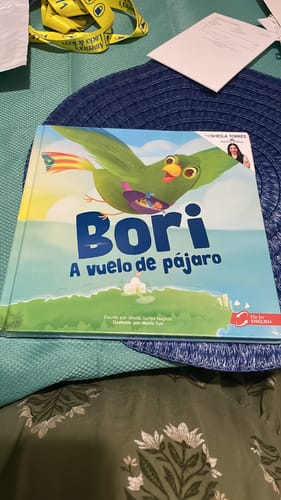 Customer photo review of Bori: A Vuelo de Pájaro | Libro Bilingüe