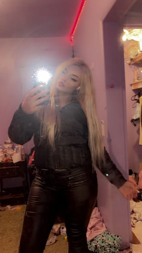 Customer photo review of 24 inch Deluxe Clip in Hair Extensions #60W Platinum Blonde