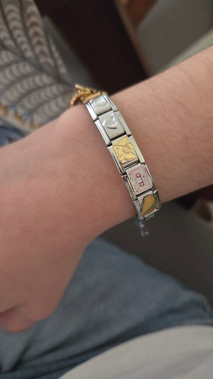 Customer photo review of Charm Estrella Rosa