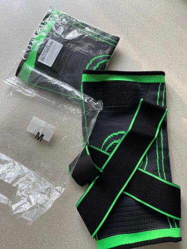 Recensione con foto di un cliente su HeroX KneeGuard - Ginocchiera