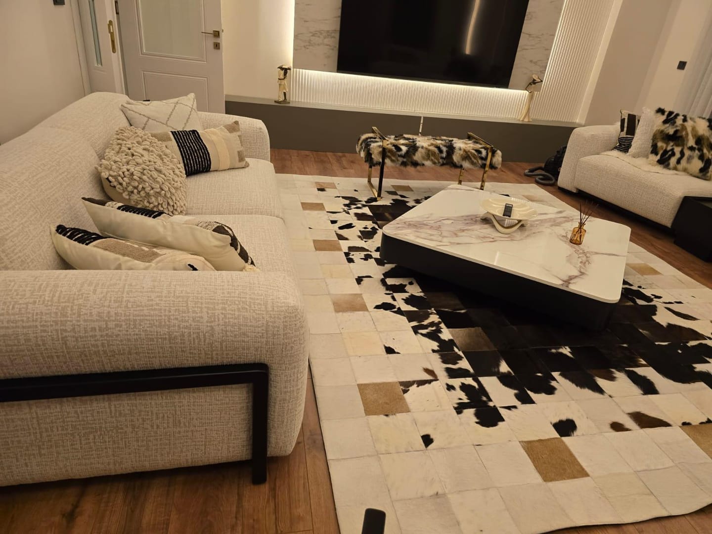 Customer photo review of Black and White 100% Genuine Handmade Cow Skin 10x8 Carpet, Natural Cowhide Patchwork 10x8 Rug