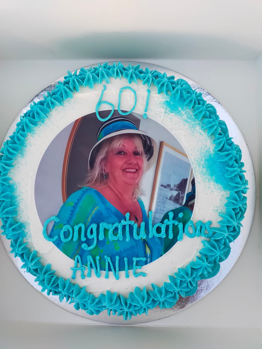 Customer photo review of 15 cm Round Custom Edible Icing Image