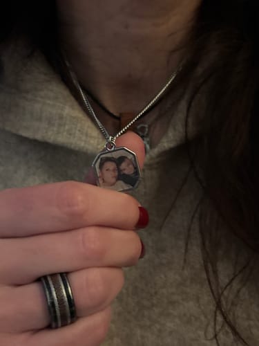 Customer photo review of Colar com Foto Secreta Personalizado