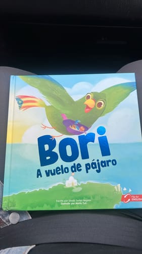 Customer photo review of Bori: A Vuelo de Pájaro | Libro Bilingüe
