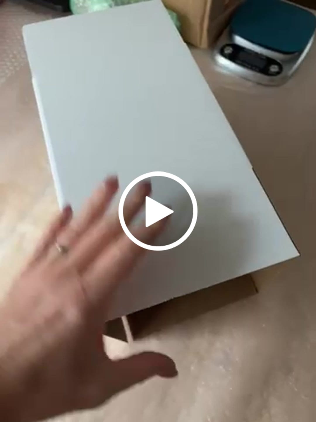 Customer video review of 165 x 165 x 165mm Regular White Mailing Box B149