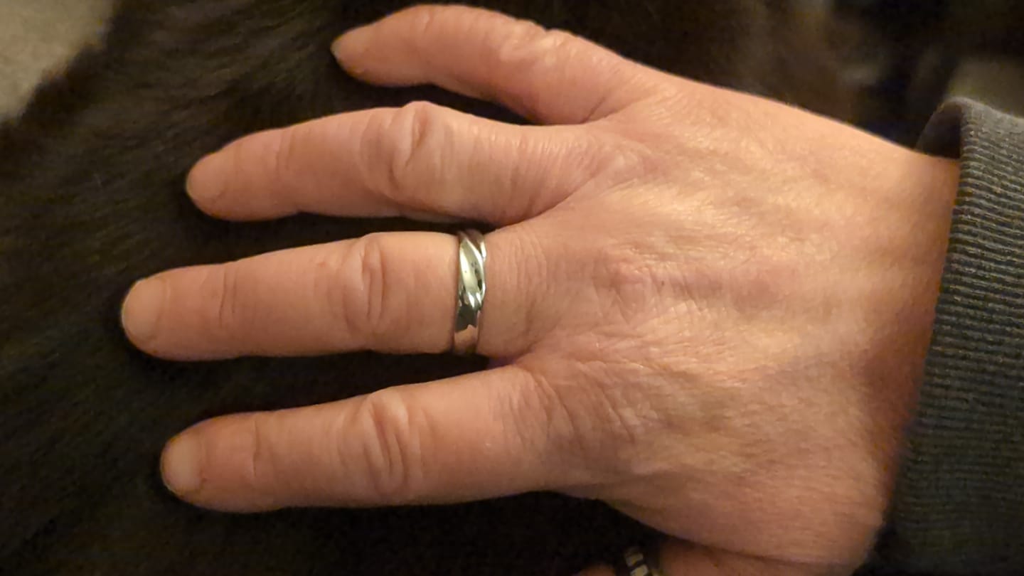 Customer photo review of Twisted Unisize Ring