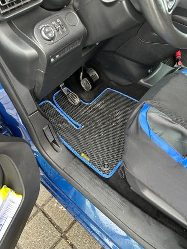 Customer photo review of Auto Fußmatten nach Maß - Komplettset