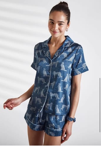 Reseña con foto de un cliente sobre Set Pijama Camisero Satinado Tigres