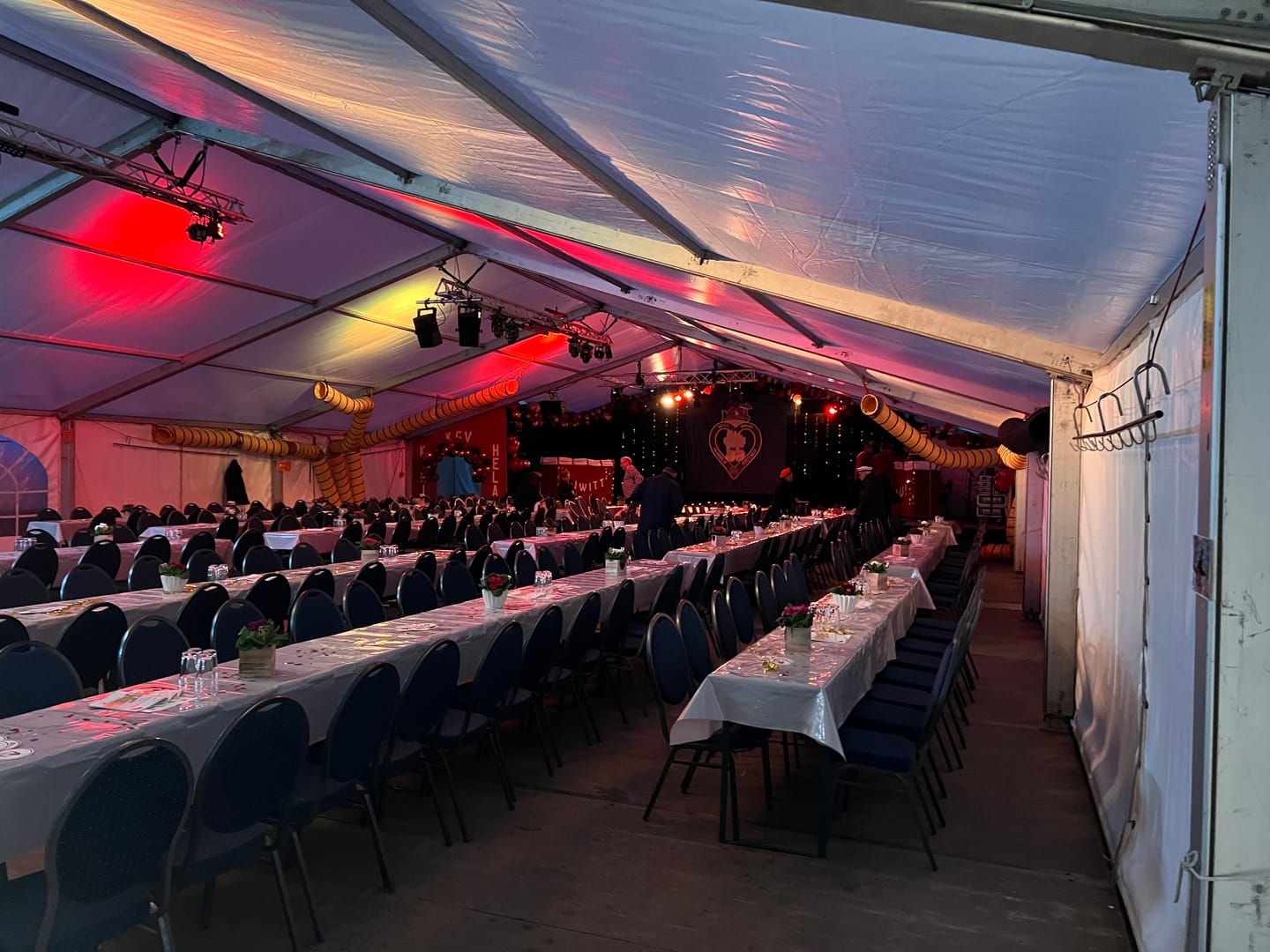 Customer photo review of Partytischdecke Lackfolie 100 x 250 cm