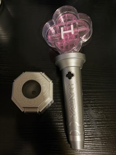 Customer photo review of KPOP DEMON HUNTERS - HUNTRIX Official Light Stick