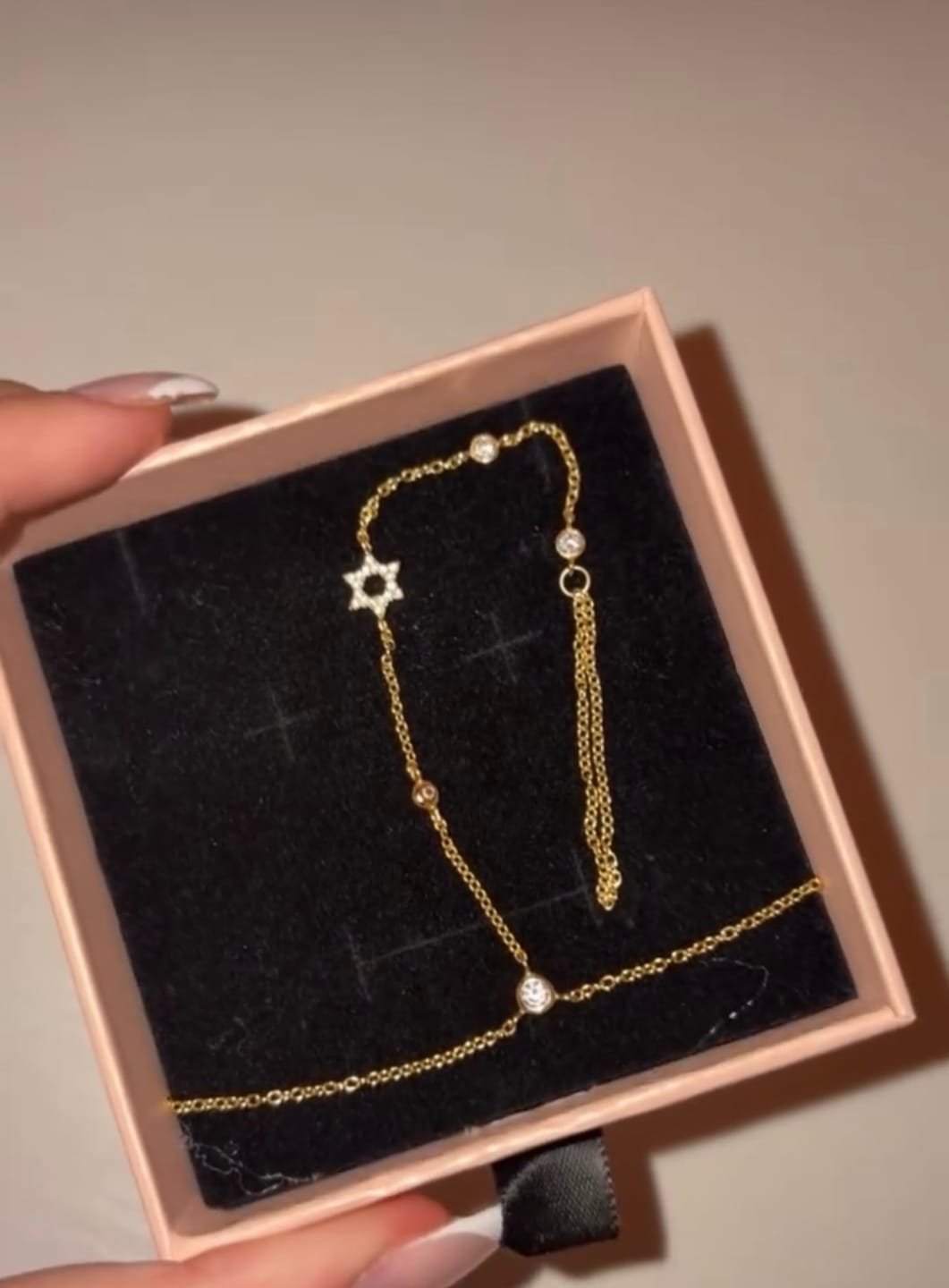 Customer photo review of MAGEN DAVID Hand Chain - Gold