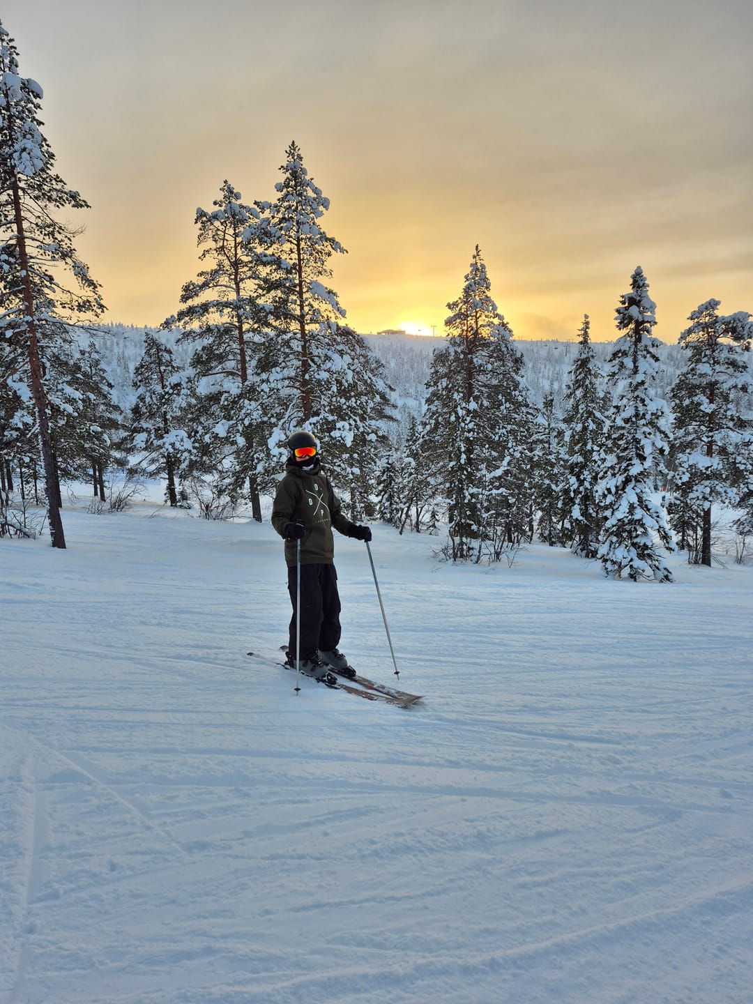 Customer photo review of Men's Black Baggy Wear-resistant Waterproof Snow Pants