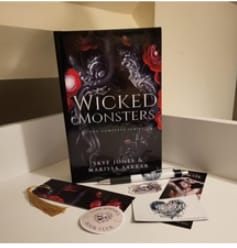 Customer photo review of Wicked Monsters Omnibus Special Edition Hardback Signed by Marissa Farrar: Dents and Scratches