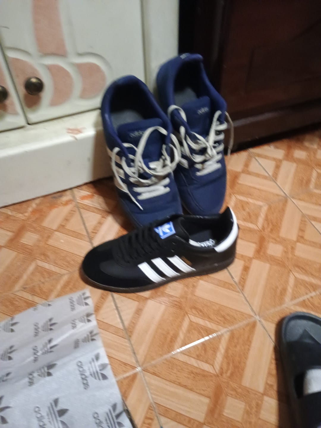 Customer photo review of Tenis Samba Negro Blanco