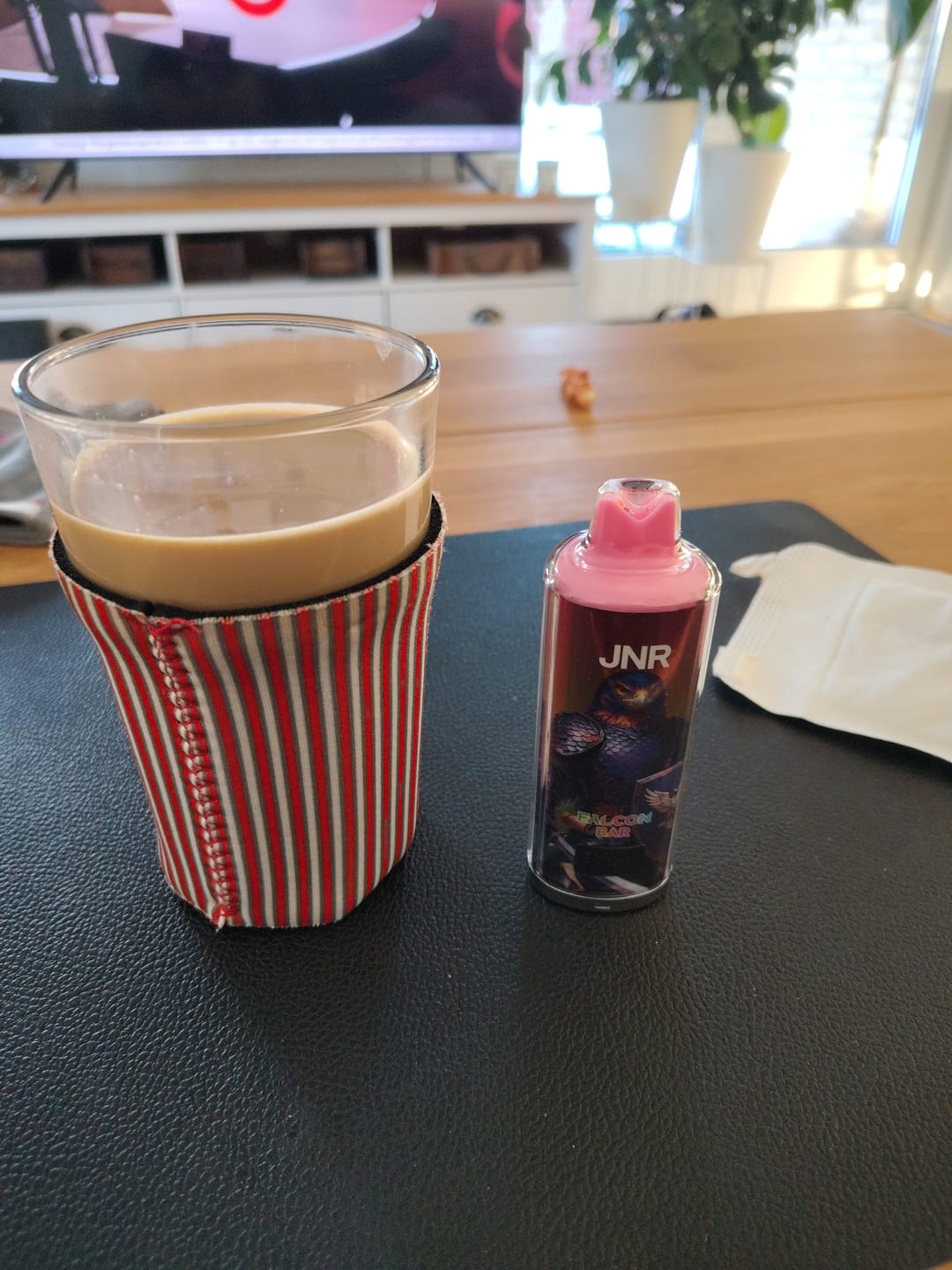 Customer photo review of JNR Falcon Bar 48000 Puffs Disposable Vape