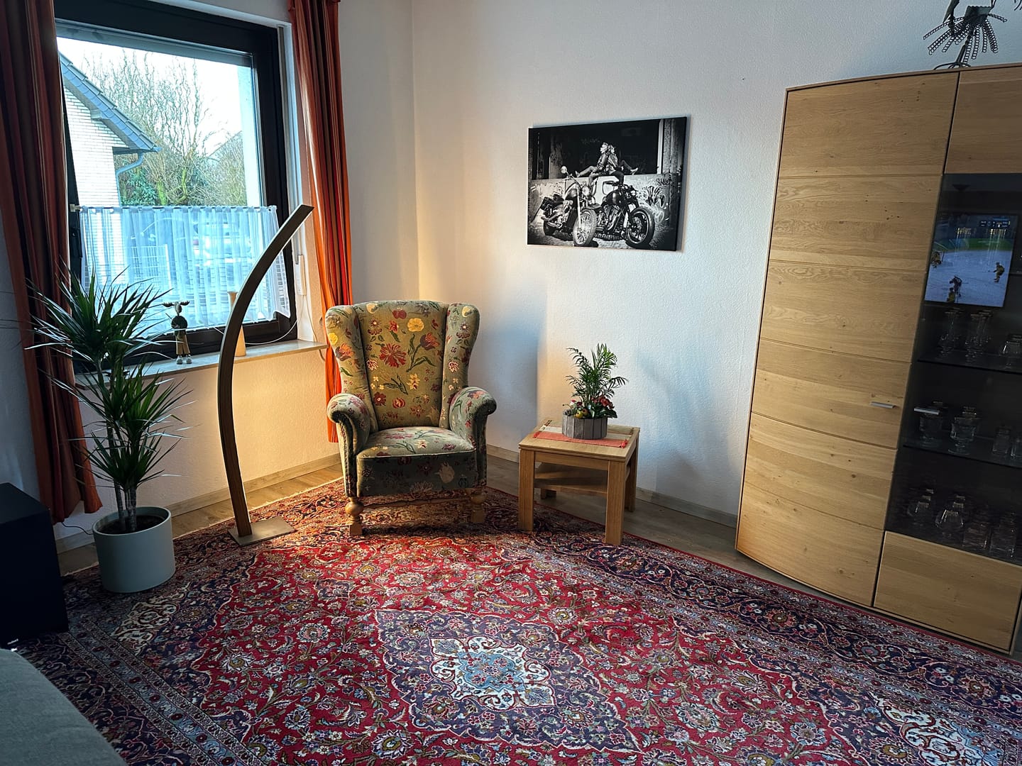 Customer photo review of Designer Stehlampe aus Massivholz, LED-Leuchte geschwungen - Solara