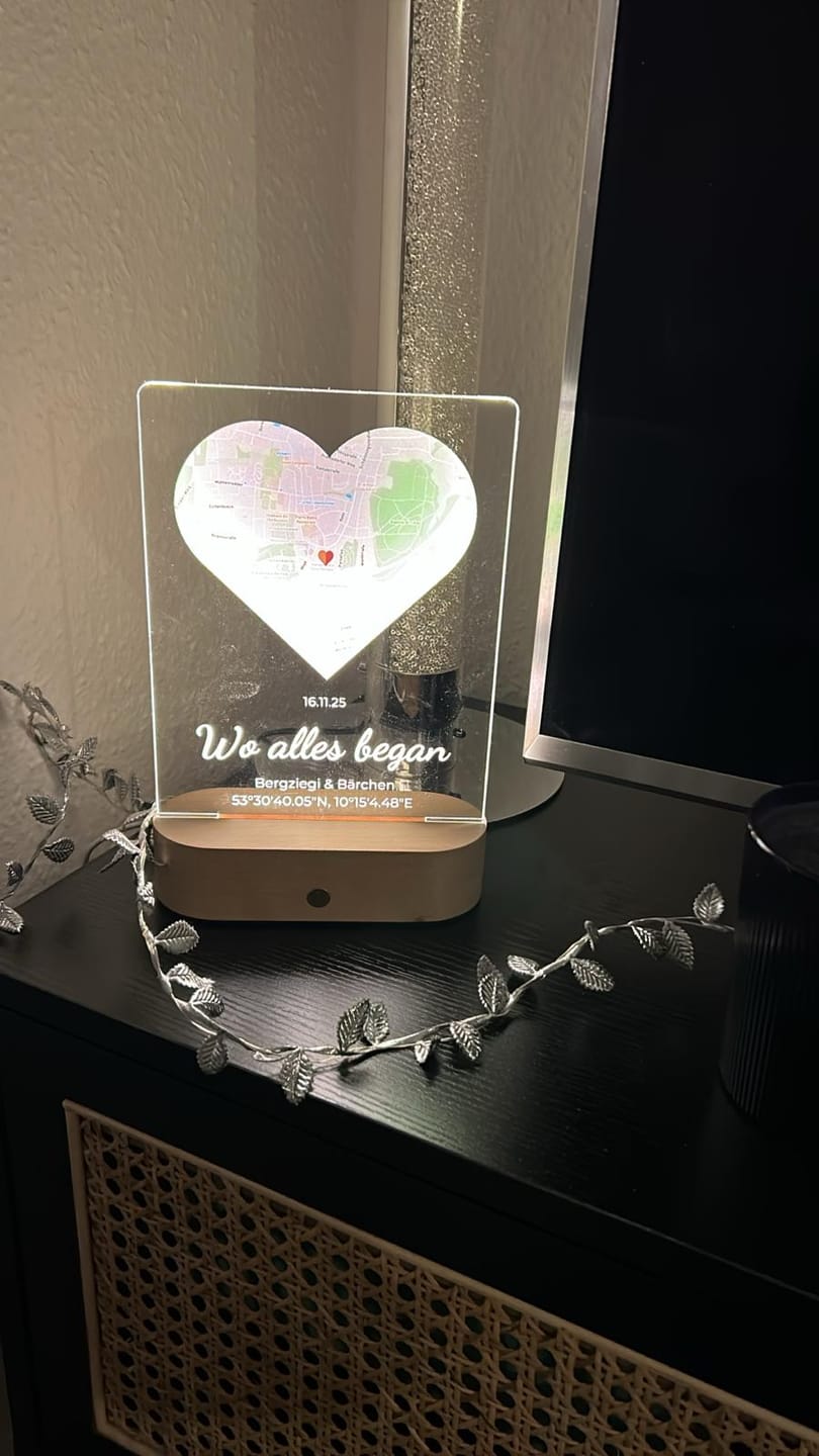 Customer photo review of "Unser Ereignis" - Personalisiertes Nachtlicht (inkl. Holzfuß)