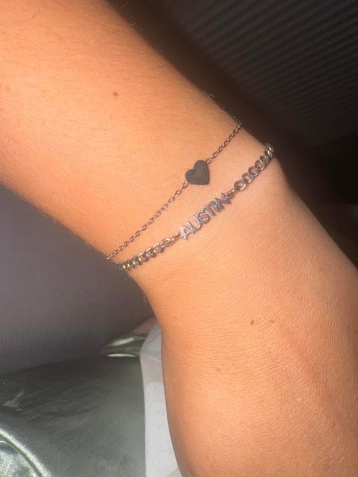 Customer photo review of Pulseira com Nome Personalizada