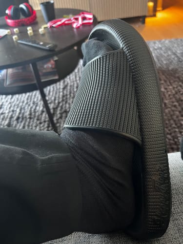 Customer photo review of HappyFlops