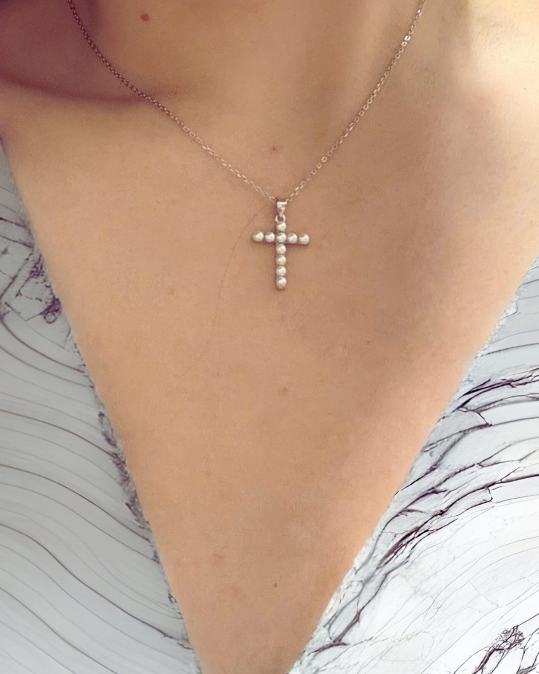 Customer photo review of Collier Croix Perles Finition Argent
