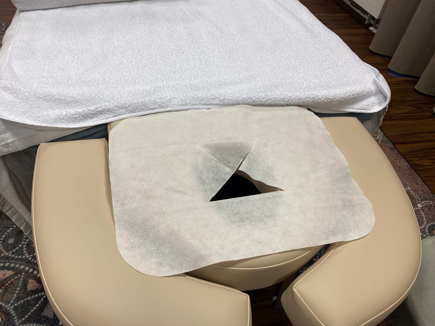 Customer photo review of Einwegauflagen Nasenschlitztücher mit X-Ausschnitt für die Therapieliege