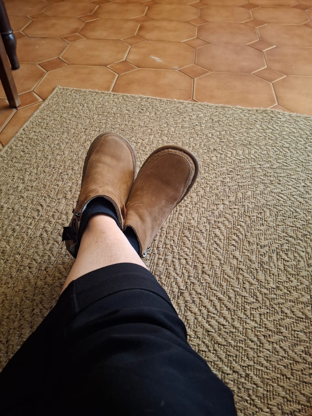 Customer photo review of Women Auutmn Vintage Leather Solid Boots