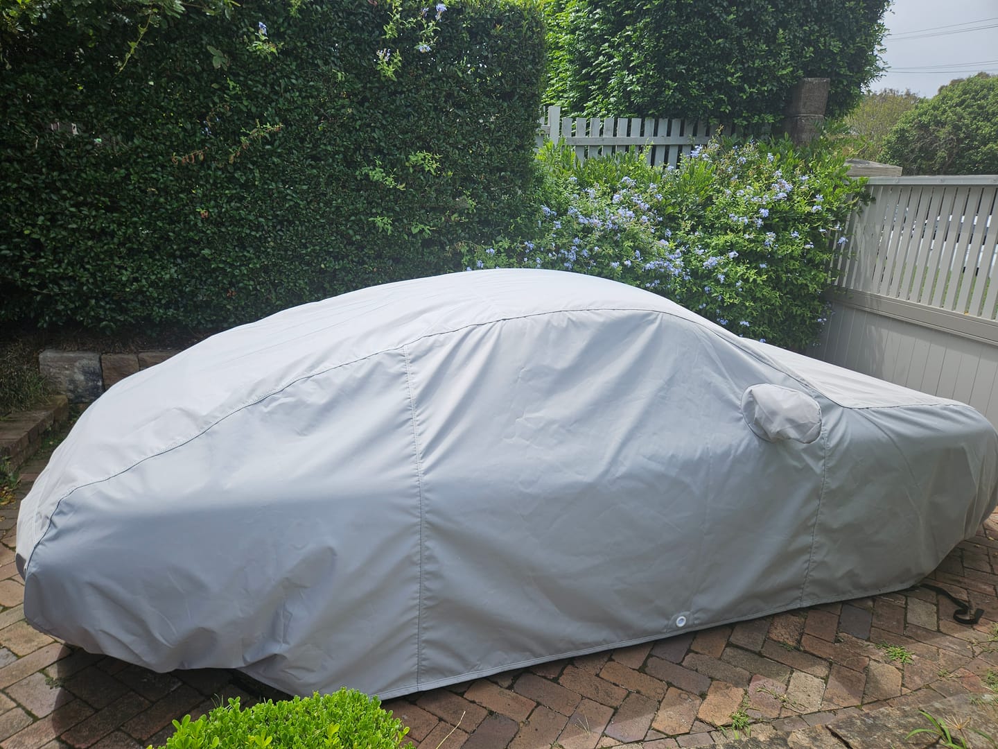 Customer photo review of 1999-2000 Porsche 911, (996) 2 mirrors OutdoorX Custom Outdoor Car Cover