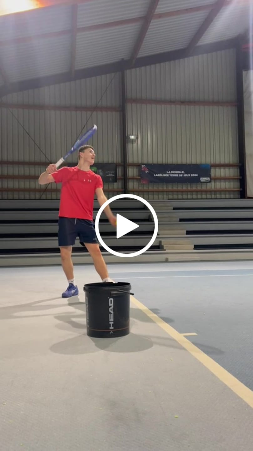 Customer video review of RAQUETTE YONEX EZONE 100 BLAST BLUE 2025 (300gr)