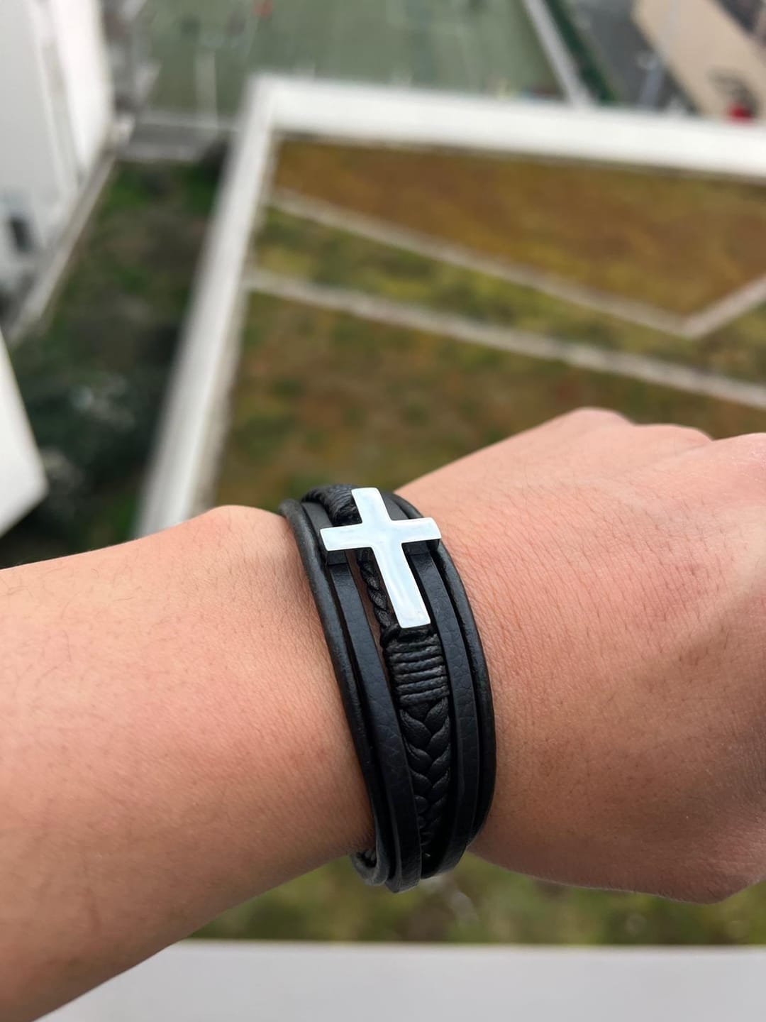Customer photo review of Bracelet Croix David Cuir et Acier