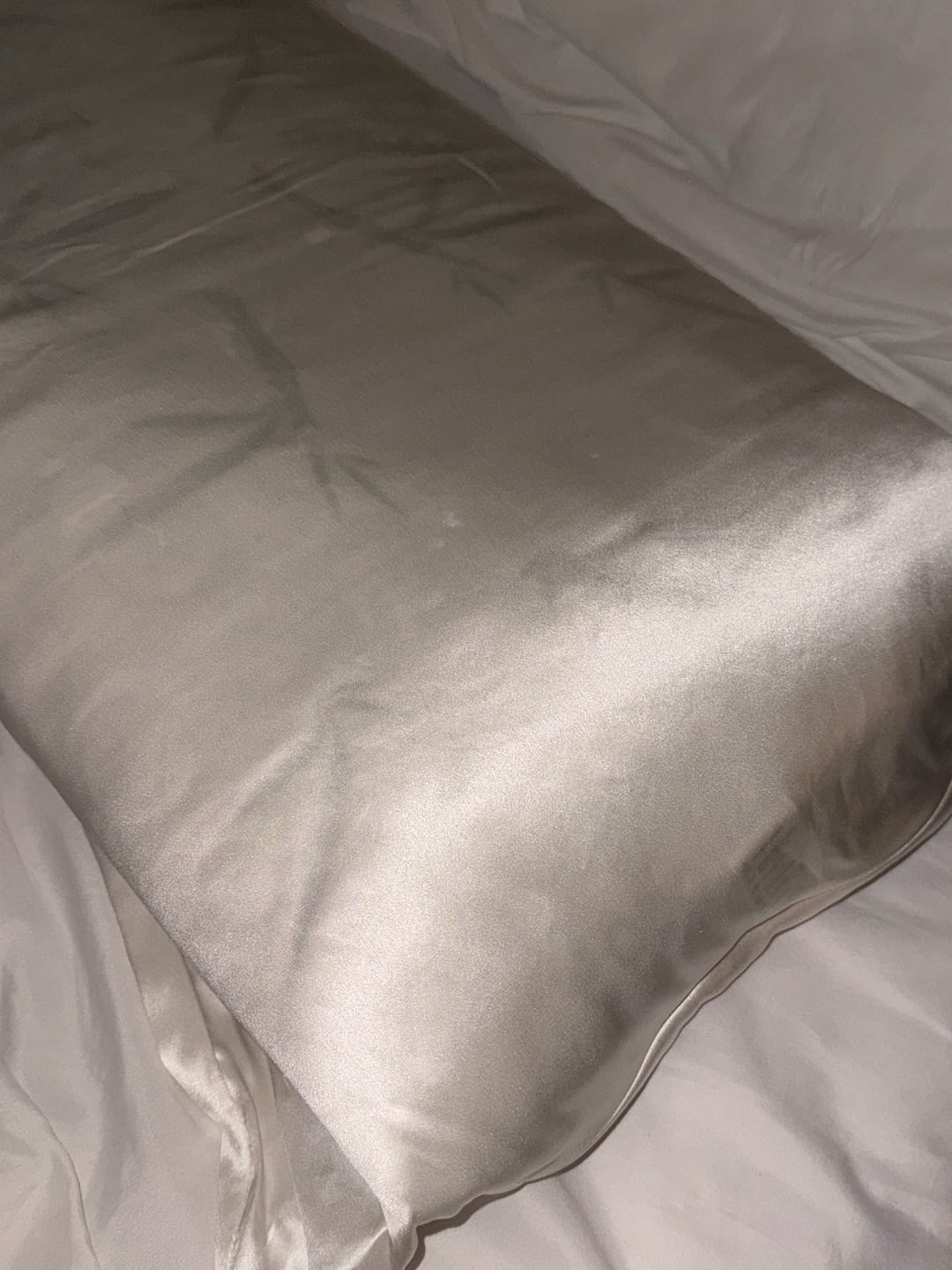 Customer photo review of Ivory White Mulberry Silk Pillowcase – NZ Standard Size (Queen), Zip Closure