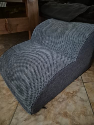 Customer photo review of FurStairs Gerinckímélő Kutyalépcső Rámpa Kialakítással – Ágyra és Kanapéra Ugrás Nélkül