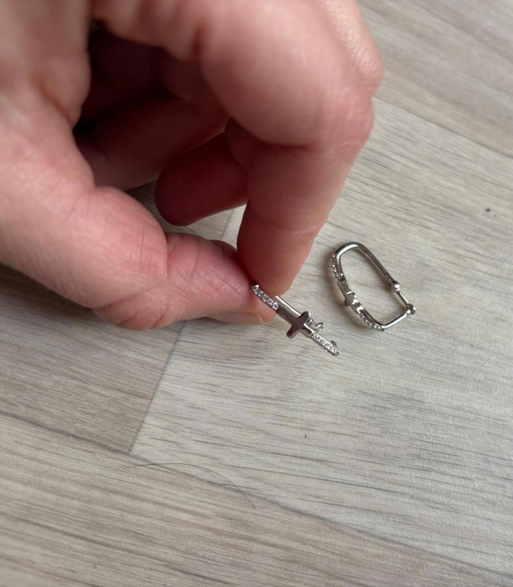 Customer photo review of Boucles d’oreilles Croix Naomi