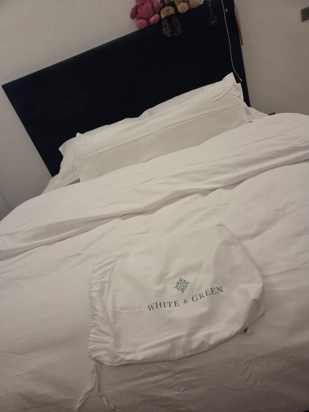 Customer photo review of The Oxford Collection Bed Set