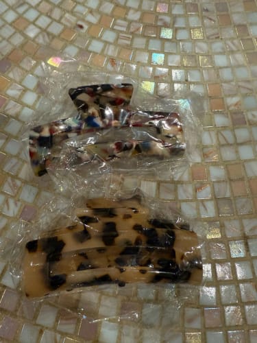 Customer photo review of French Rectangle Hair Claw Clip –  Acrylic (Large)
