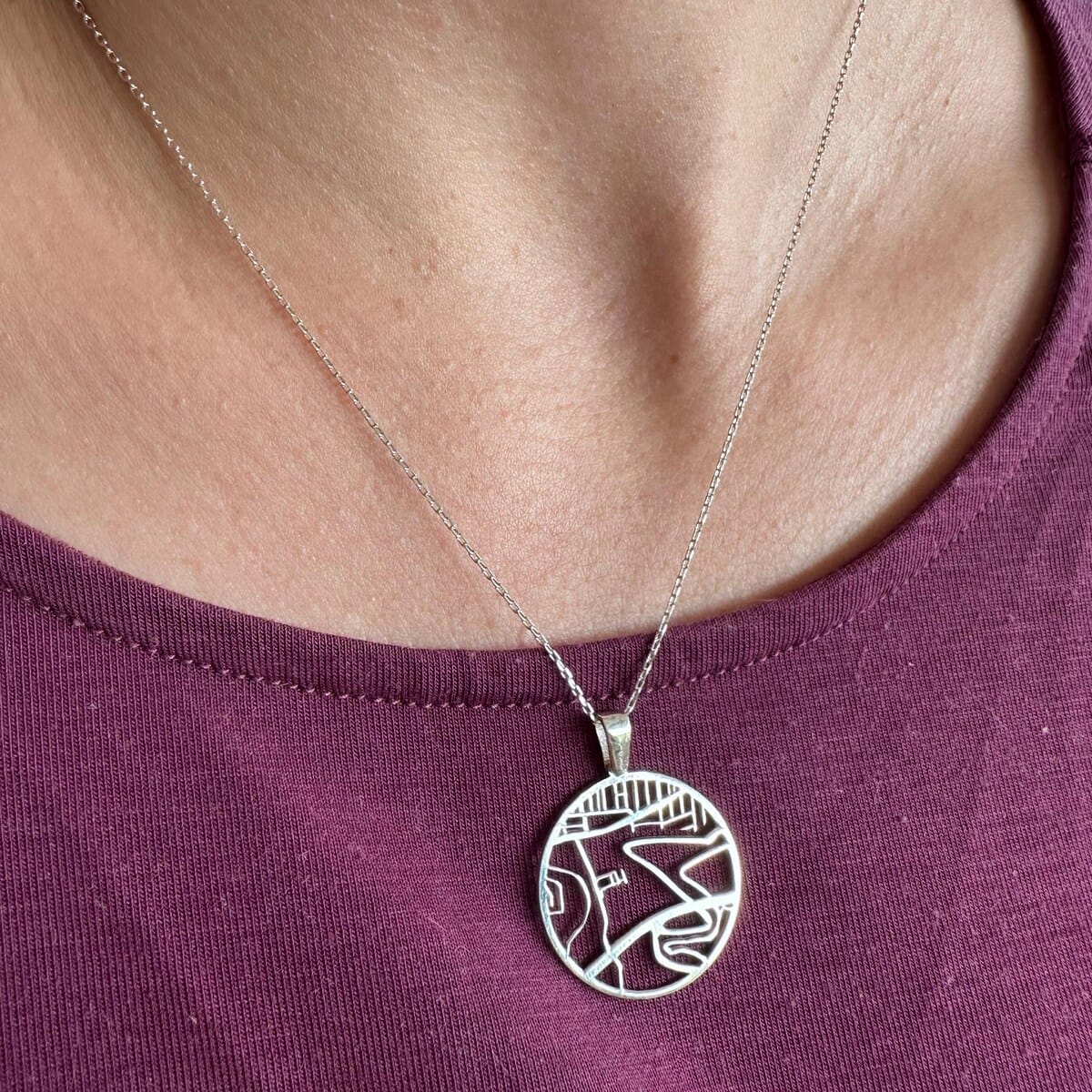 Customer photo review of Colar com Mapa Personalizado
