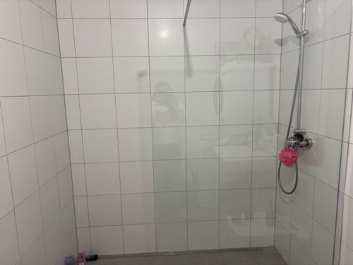 Customer photo review of SONNI Walk In/ Begehbare Dusche Duschabtrennung Duschwand Nano Klarglas Glasstärke 8mm Breite 70-120cm