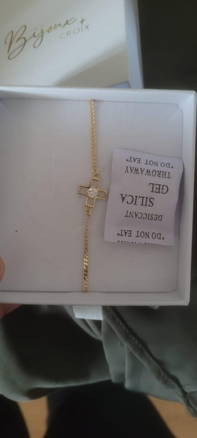 Customer photo review of Bracelet croix Seth - Argent Plaqué Or 24 carats