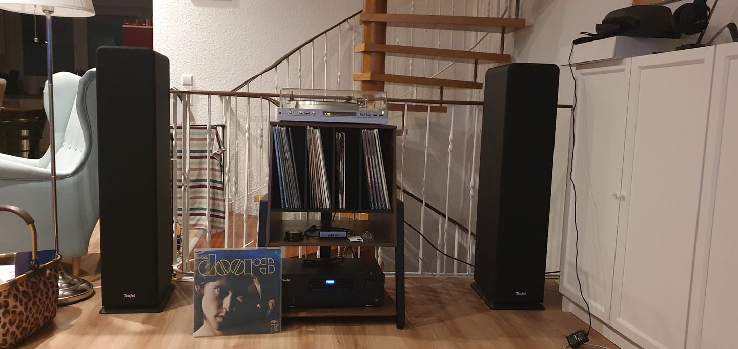 Customer photo review of Eiffel RS05 Record Player Stand