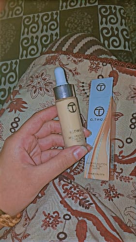 Customer photo review of O.TWO.O LIQUID DROP FOUNDATION