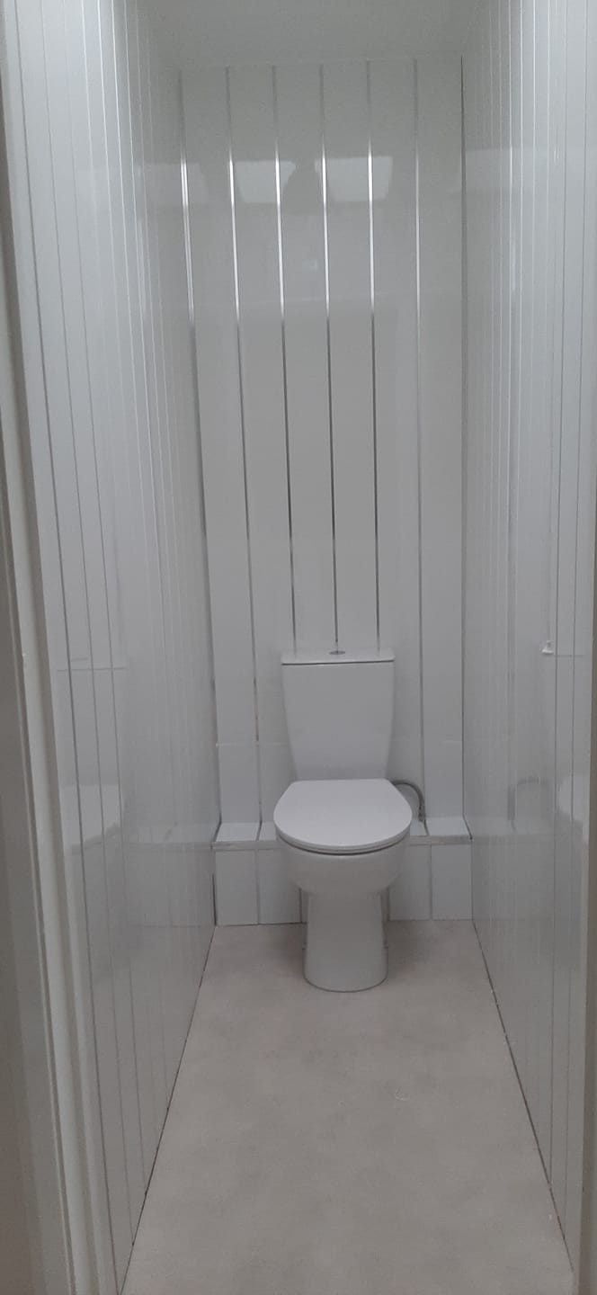Customer photo review of 8mm White Gloss With 2 Chrome Strip Wall & Ceiling Panel 2.6M
