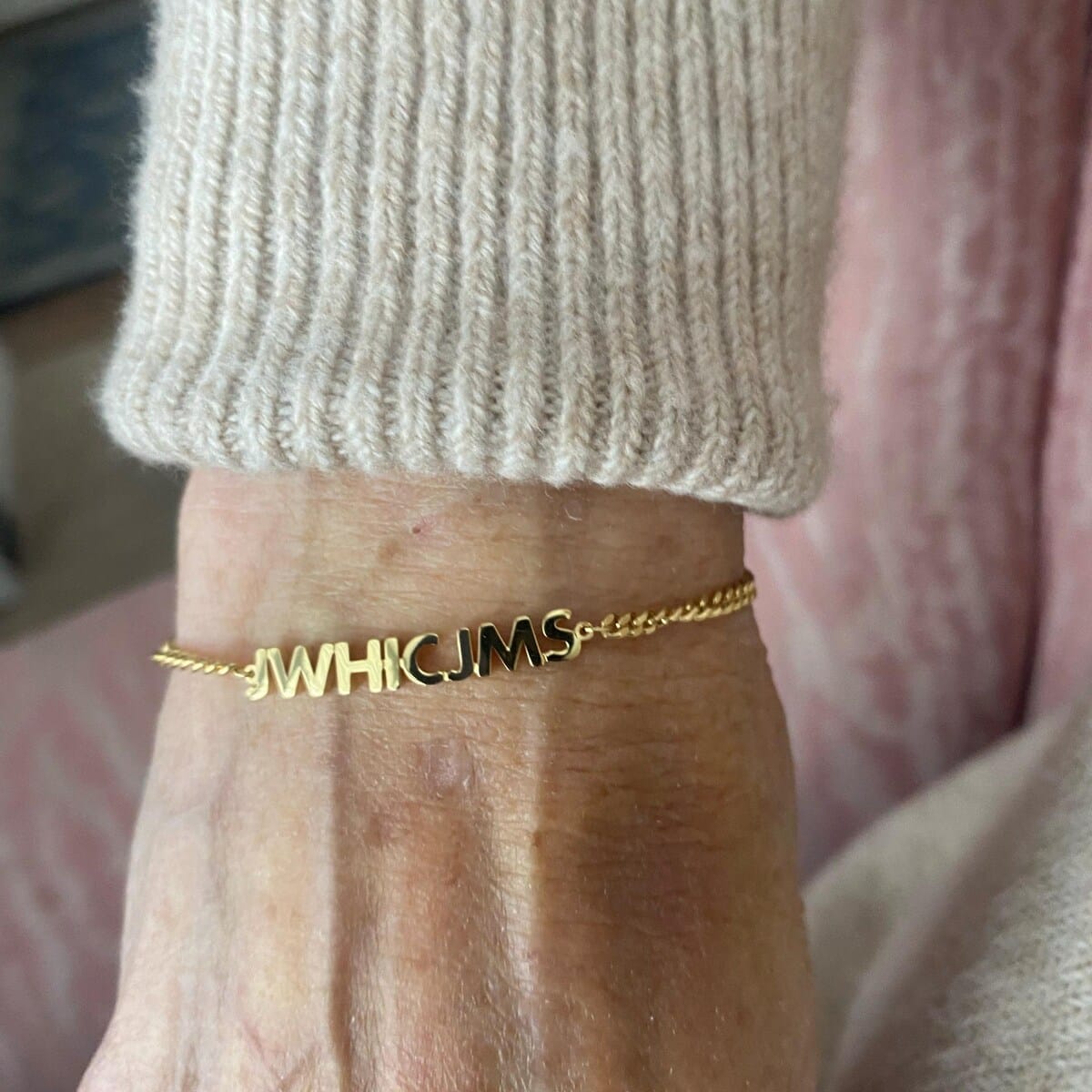 Customer photo review of Pulseira com Nome Personalizada