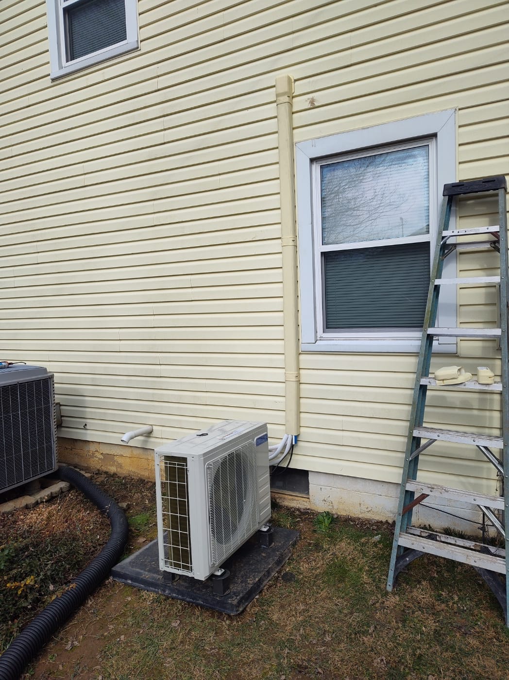 Customer photo review of DELLA Vario Series 20000 BTU Dual Zone Mini Split AC (9K + 12K) - Up to 950 Sq.Ft.