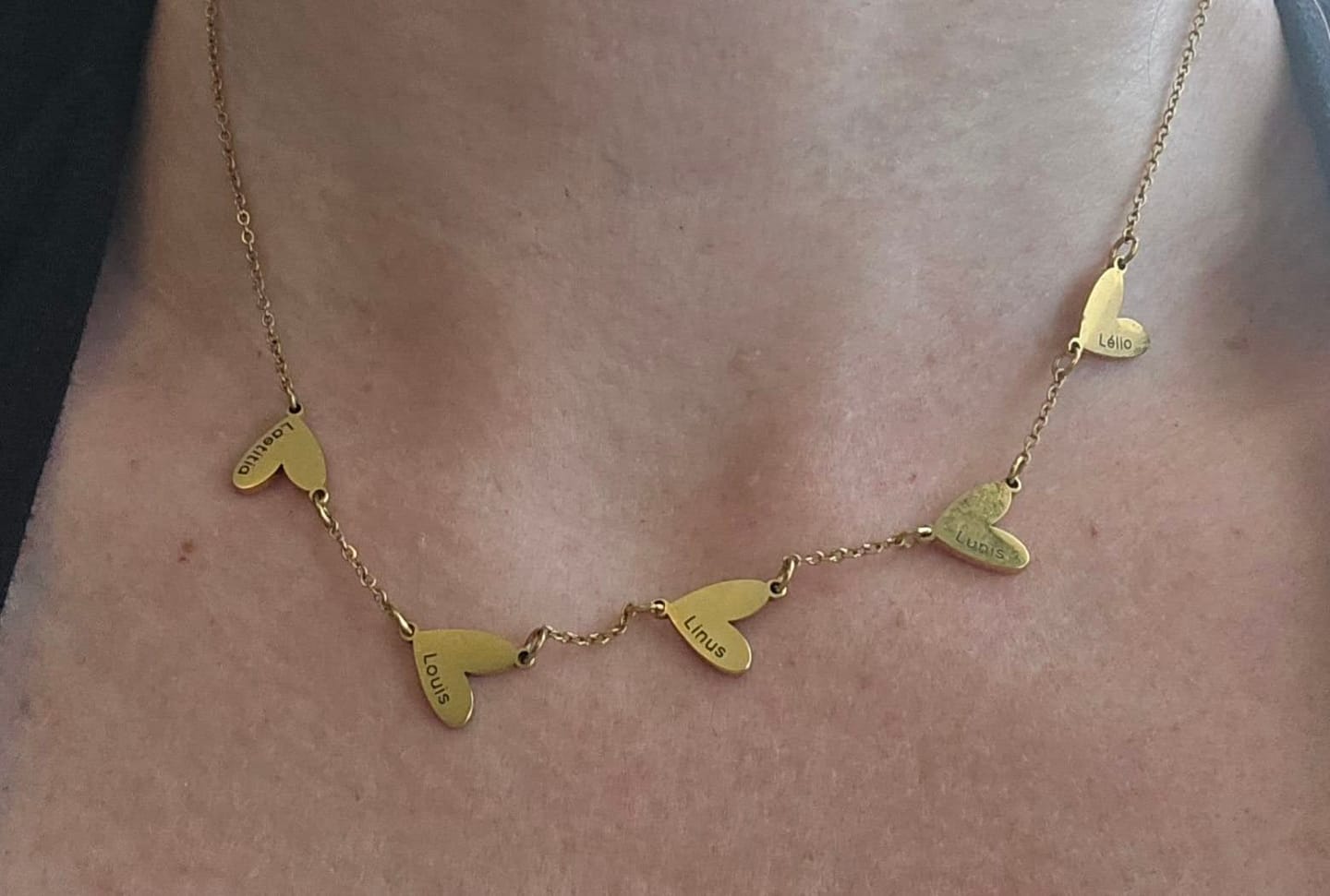 Customer photo review of Colar em Coração Gravado Personalizado