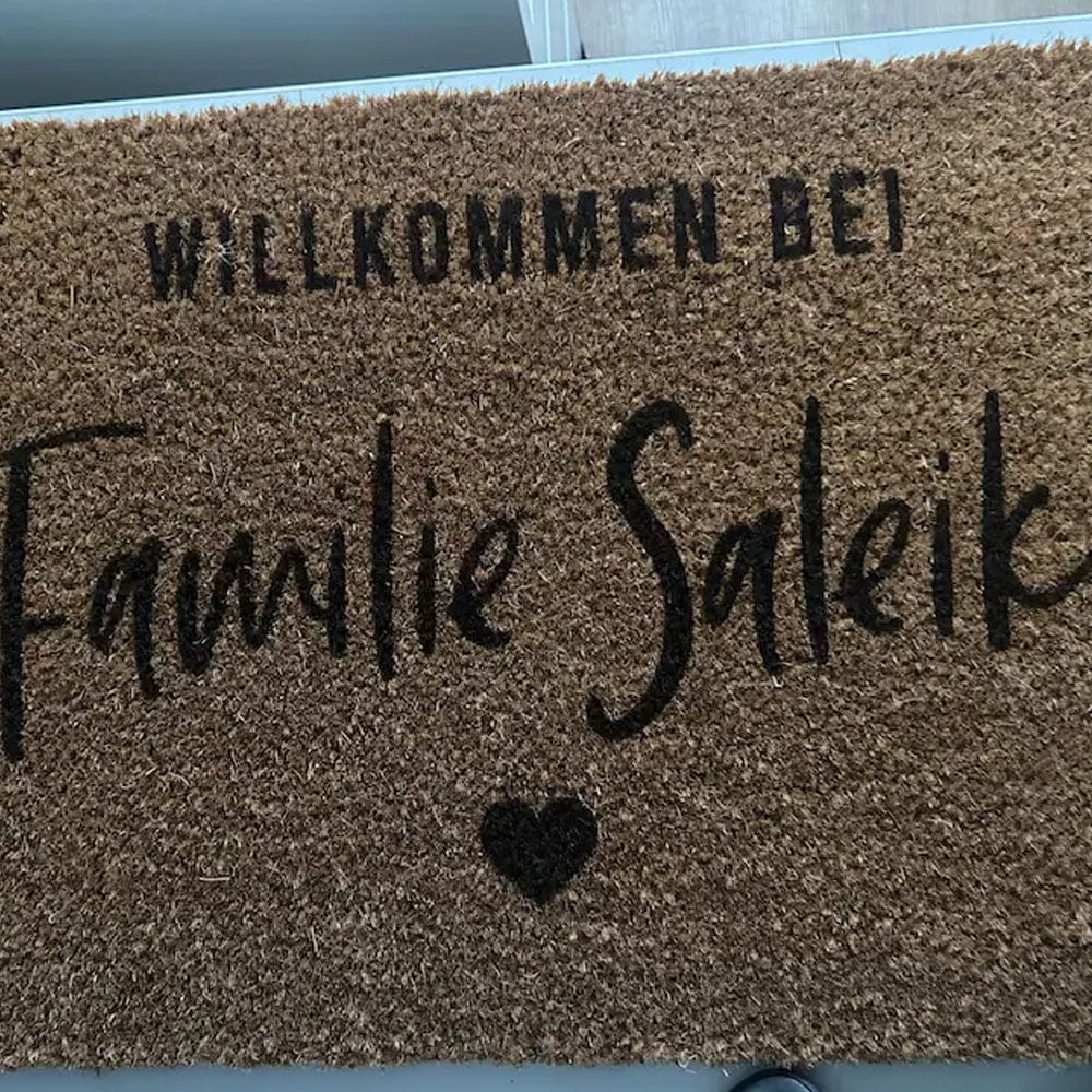 Customer photo review of Fußmatte aus Kokos personalisierbar – Familienname im Handlettering-Stil mit Herz