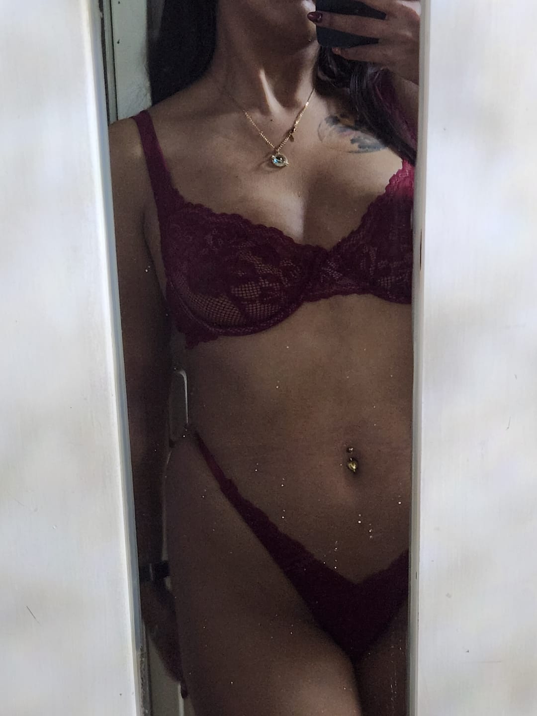 Customer photo review of Helena Rojo Vino Conjunto de lencería