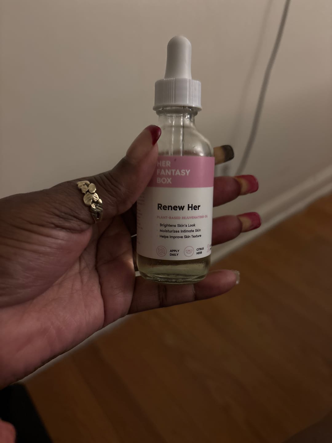 Customer photo review of Her Fantasy Box Renew Her Yoni Oil - For Dryness, Ingrown Hair, Dark Marks & Scars