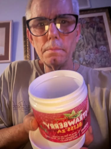 Customer photo review of 900MG Yummy Gummy D9