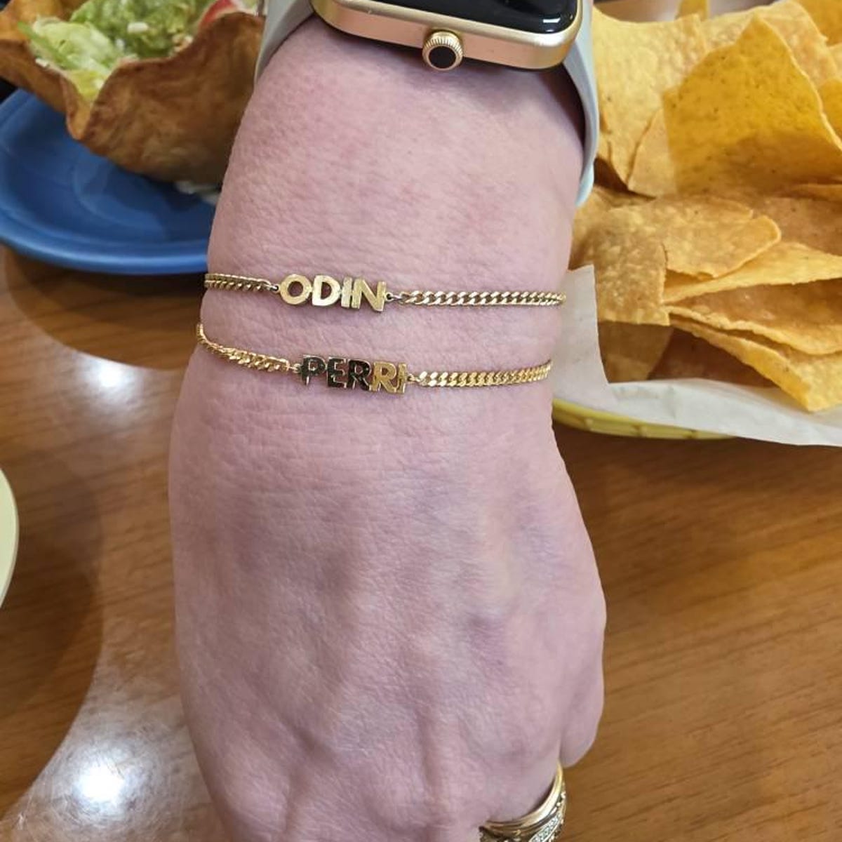 Customer photo review of Pulseira com Nome Personalizada