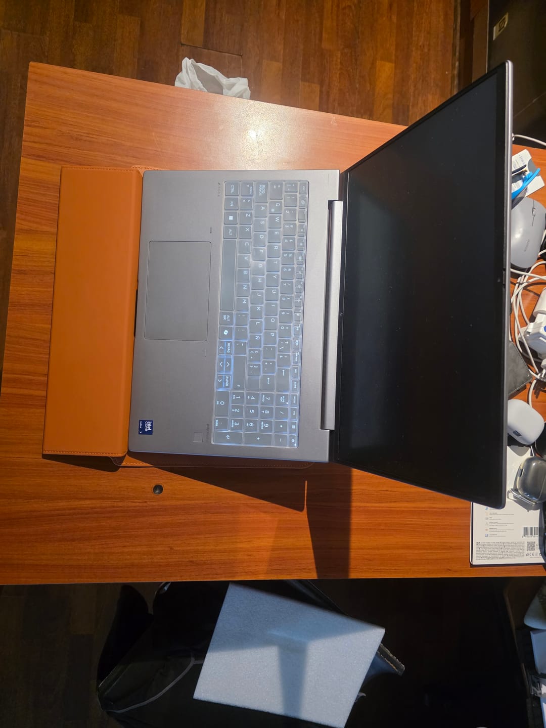 Customer photo review of Funda Notebook Smart Workstation